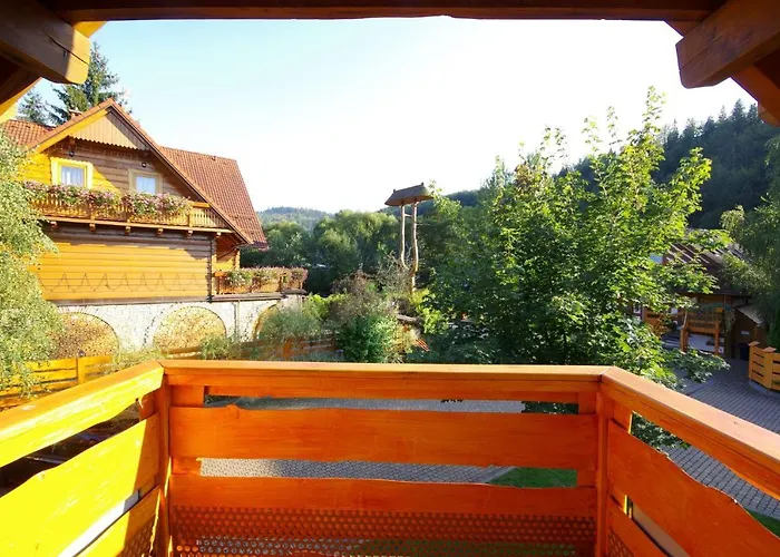 Kamratowo Homestay *